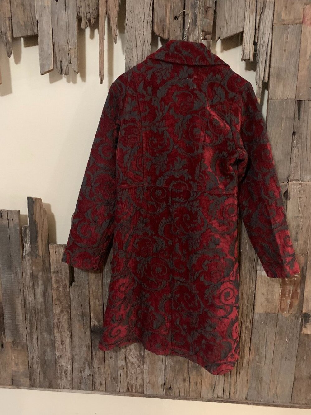 Vintage Baroque Embroidered Red Velvet Coat - Picture 2 of 4